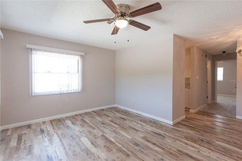 Casa en alquiler en New Port Richey, Florida, 2 dormitorios, 74.41 m2 № 1906499 - foto 2