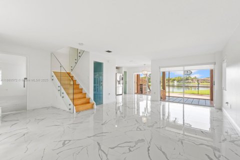 Touwnhouse à vendre à Miami, Floride: 3 chambres, 158.68 m2 № 1889218 - photo 7