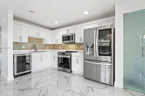 Touwnhouse à vendre à Miami, Floride: 3 chambres, 158.68 m2 № 1889218 - photo 13