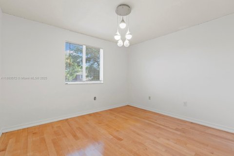 Touwnhouse à vendre à Miami, Floride: 3 chambres, 158.68 m2 № 1889218 - photo 19