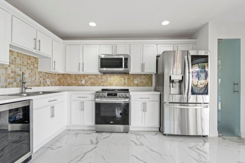 Touwnhouse à vendre à Miami, Floride: 3 chambres, 158.68 m2 № 1889218 - photo 15