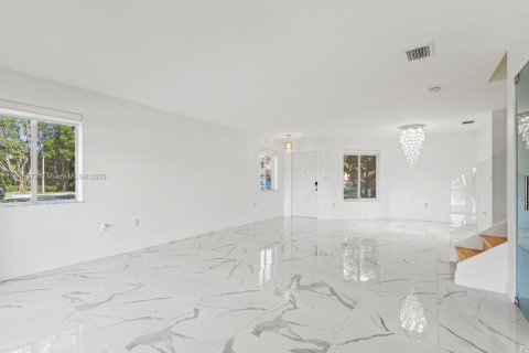 Touwnhouse à vendre à Miami, Floride: 3 chambres, 158.68 m2 № 1889218 - photo 9