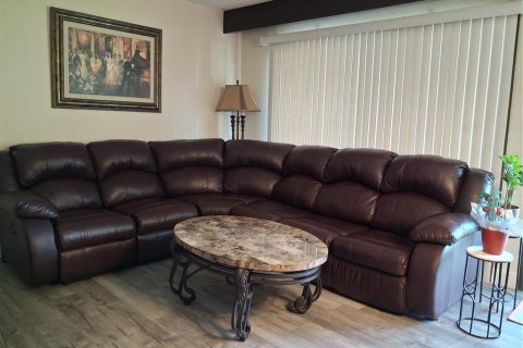 Condo in Haines City, Florida, 2 bedrooms  № 2219694 - photo 4