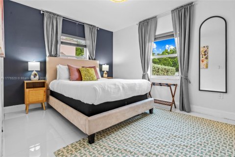 Casa en alquiler en Miami, Florida, 3 dormitorios, 119.57 m2 № 2060053 - foto 17