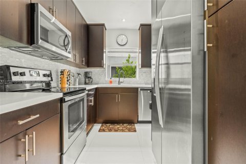 Casa en alquiler en Miami, Florida, 3 dormitorios, 119.57 m2 № 2060053 - foto 7