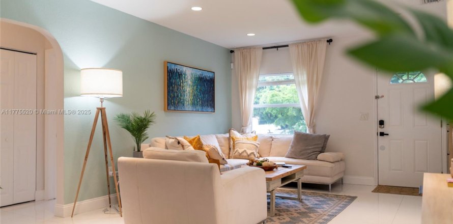 Casa en Miami, Florida 3 dormitorios, 119.57 m2 № 2060053