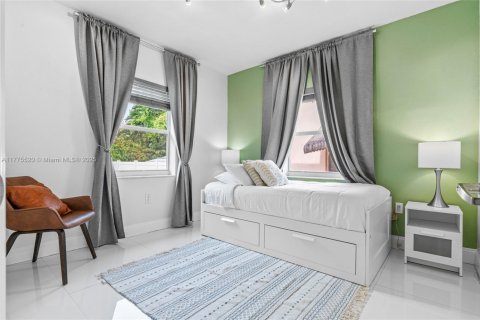 Casa en alquiler en Miami, Florida, 3 dormitorios, 119.57 m2 № 2060053 - foto 21