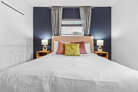 Casa en alquiler en Miami, Florida, 3 dormitorios, 119.57 m2 № 2060053 - foto 18