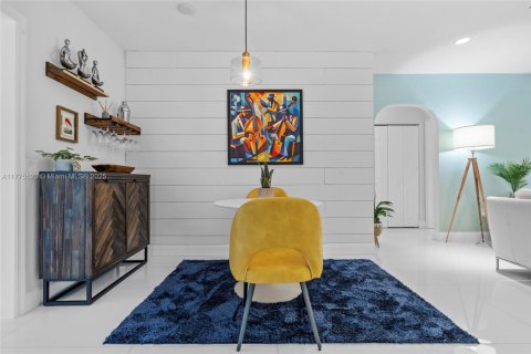 Casa en alquiler en Miami, Florida, 3 dormitorios, 119.57 m2 № 2060053 - foto 5