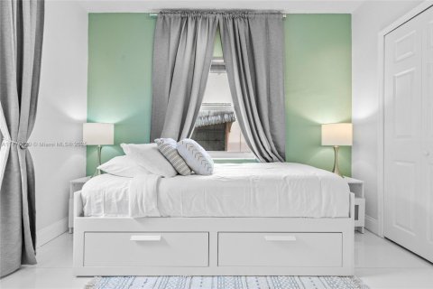 Casa en alquiler en Miami, Florida, 3 dormitorios, 119.57 m2 № 2060053 - foto 23