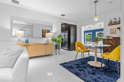 Casa en alquiler en Miami, Florida, 3 dormitorios, 119.57 m2 № 2060053 - foto 6