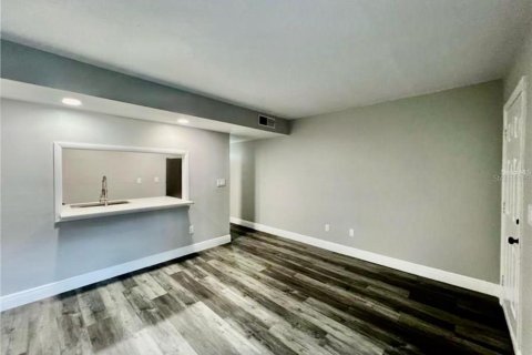 Condo in Tampa, Florida, 1 bedroom  № 2093035 - photo 3