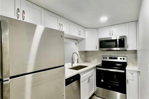 Condo in Tampa, Florida, 1 bedroom  № 2093035 - photo 2