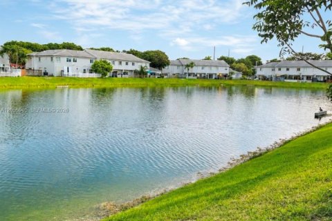 Touwnhouse à vendre à Miami, Floride: 3 chambres, 120.77 m2 № 2264894 - photo 19