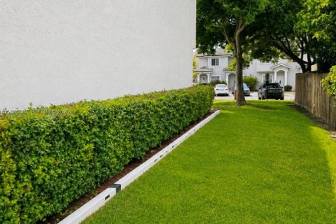 Touwnhouse à vendre à Miami, Floride: 3 chambres, 120.77 m2 № 2264894 - photo 20