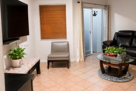 Touwnhouse à vendre à Miami, Floride: 3 chambres, 120.77 m2 № 2264894 - photo 6