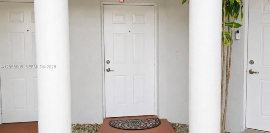 Touwnhouse à Miami, Floride 3 chambres, 120.77 m2 № 2264894
