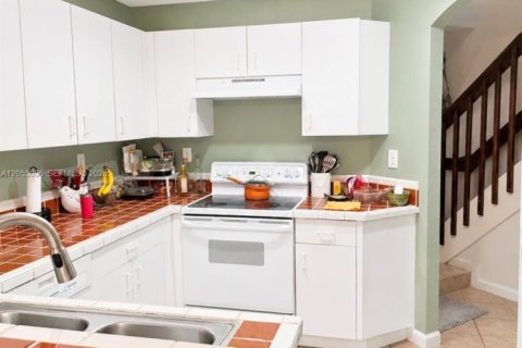 Touwnhouse à vendre à Miami, Floride: 3 chambres, 120.77 m2 № 2264894 - photo 11
