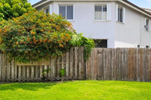 Touwnhouse à vendre à Miami, Floride: 3 chambres, 120.77 m2 № 2264894 - photo 3