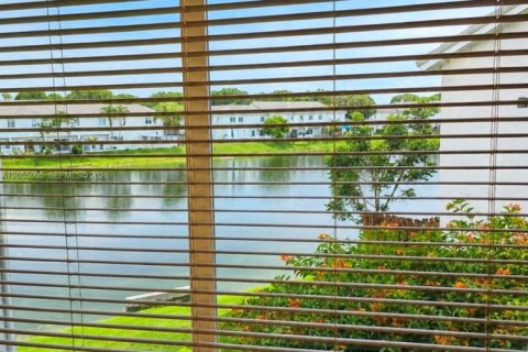 Touwnhouse à vendre à Miami, Floride: 3 chambres, 120.77 m2 № 2264894 - photo 4