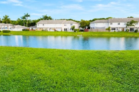 Touwnhouse à vendre à Miami, Floride: 3 chambres, 120.77 m2 № 2264894 - photo 5