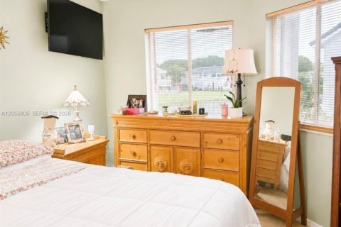 Touwnhouse à vendre à Miami, Floride: 3 chambres, 120.77 m2 № 2264894 - photo 9