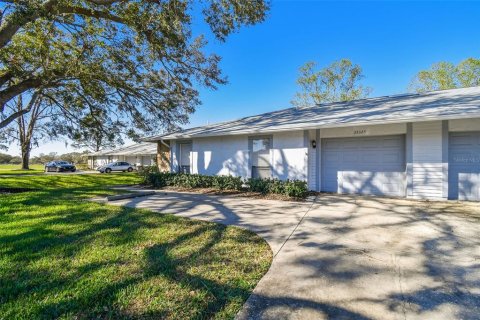 Condo in Land O' Lakes, Florida, 2 bedrooms  № 1791559 - photo 3