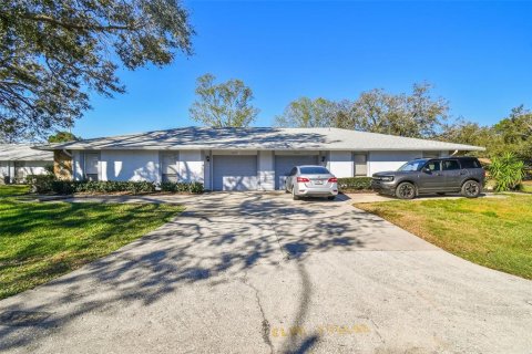 Condo in Land O' Lakes, Florida, 2 bedrooms  № 1791559 - photo 2