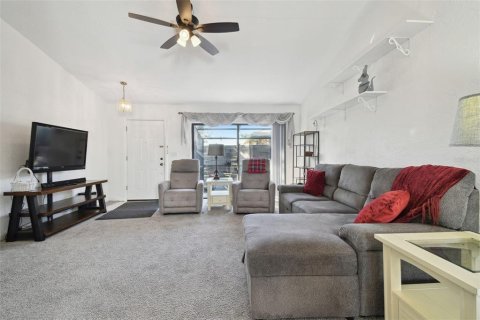 Condo in Land O' Lakes, Florida, 2 bedrooms  № 1791559 - photo 13