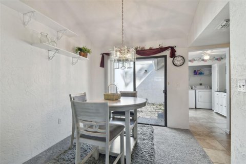 Condo in Land O' Lakes, Florida, 2 bedrooms  № 1791559 - photo 15