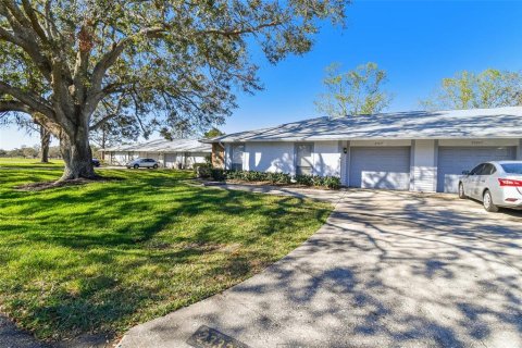 Condo in Land O' Lakes, Florida, 2 bedrooms  № 1791559 - photo 1