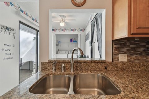 Condo in Land O' Lakes, Florida, 2 bedrooms  № 1791559 - photo 25