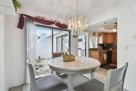 Condo in Land O' Lakes, Florida, 2 bedrooms  № 1791559 - photo 16