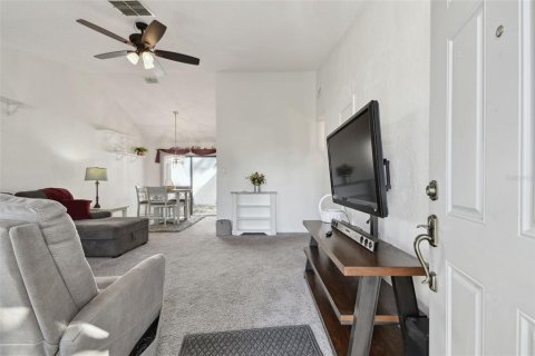 Condo in Land O' Lakes, Florida, 2 bedrooms  № 1791559 - photo 9