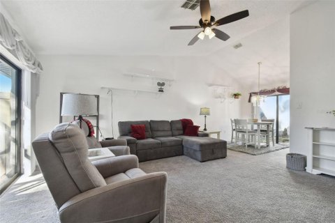 Condo in Land O' Lakes, Florida, 2 bedrooms  № 1791559 - photo 10