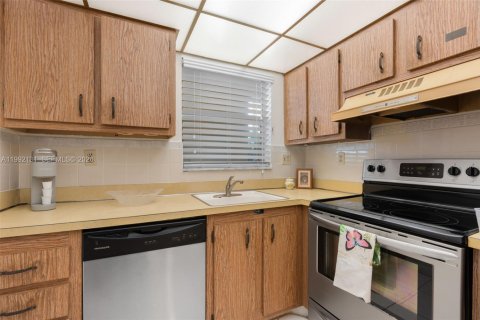 Купить кондоминиум в Помпано-Бич, Флорида 2 спальни, 83.98м2, № 2062423 - фото 7