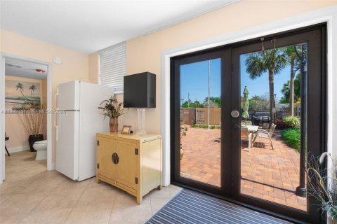 Купить кондоминиум в Помпано-Бич, Флорида 2 спальни, 83.98м2, № 2062423 - фото 24