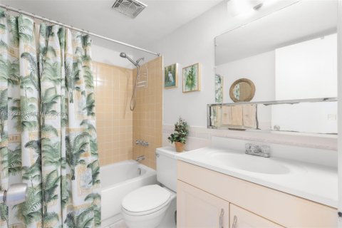 Купить кондоминиум в Помпано-Бич, Флорида 2 спальни, 83.98м2, № 2062423 - фото 11