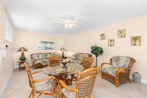 Купить кондоминиум в Помпано-Бич, Флорида 2 спальни, 83.98м2, № 2062423 - фото 23