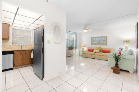 Купить кондоминиум в Помпано-Бич, Флорида 2 спальни, 83.98м2, № 2062423 - фото 6