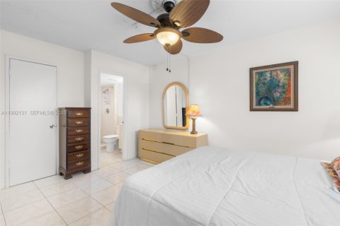 Купить кондоминиум в Помпано-Бич, Флорида 2 спальни, 83.98м2, № 2062423 - фото 17