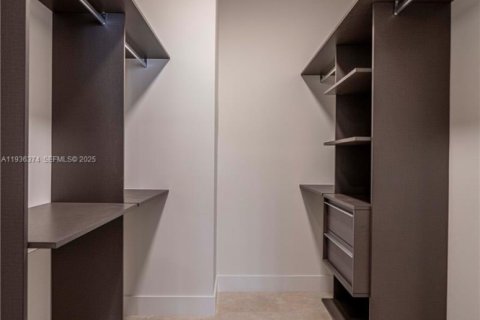 Apartment in Coral Gables, Florida 3 bedrooms, 136.1 sq.m. № 1994452 - photo 15