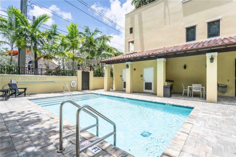 Apartment in Coral Gables, Florida 3 bedrooms, 136.1 sq.m. № 1994452 - photo 30
