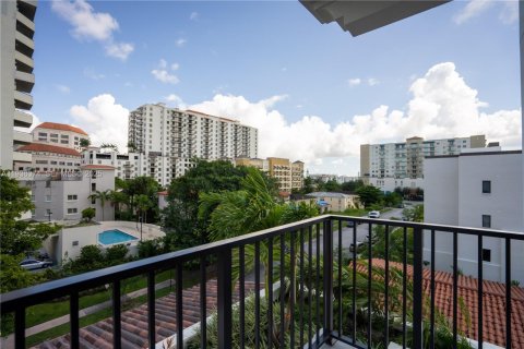 Apartment in Coral Gables, Florida 3 bedrooms, 136.1 sq.m. № 1994452 - photo 24