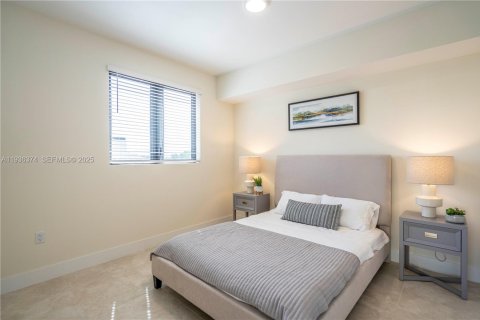 Apartment in Coral Gables, Florida 3 bedrooms, 136.1 sq.m. № 1994452 - photo 16