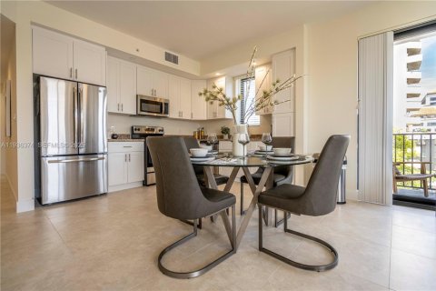 Apartment in Coral Gables, Florida 3 bedrooms, 136.1 sq.m. № 1994452 - photo 9