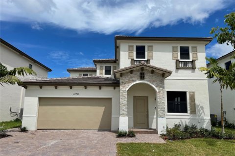 House in Miami, Florida 3 bedrooms, 291.62 sq.m. № 1942345 - photo 1