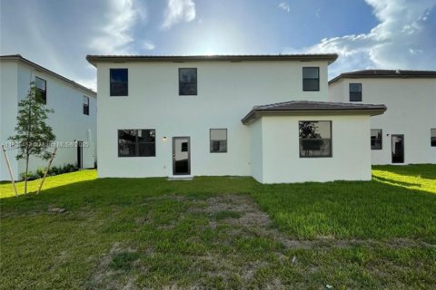 House in Miami, Florida 3 bedrooms, 291.62 sq.m. № 1942345 - photo 2