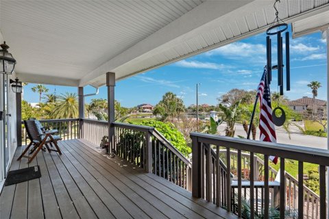 House in New Port Richey, Florida 3 bedrooms, 248.7 sq.m. № 1526911 - photo 9