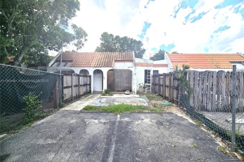 Купить таунхаус в Лодерхилл, Флорида 2 спальни, 92.9м2, № 1955445 - фото 2